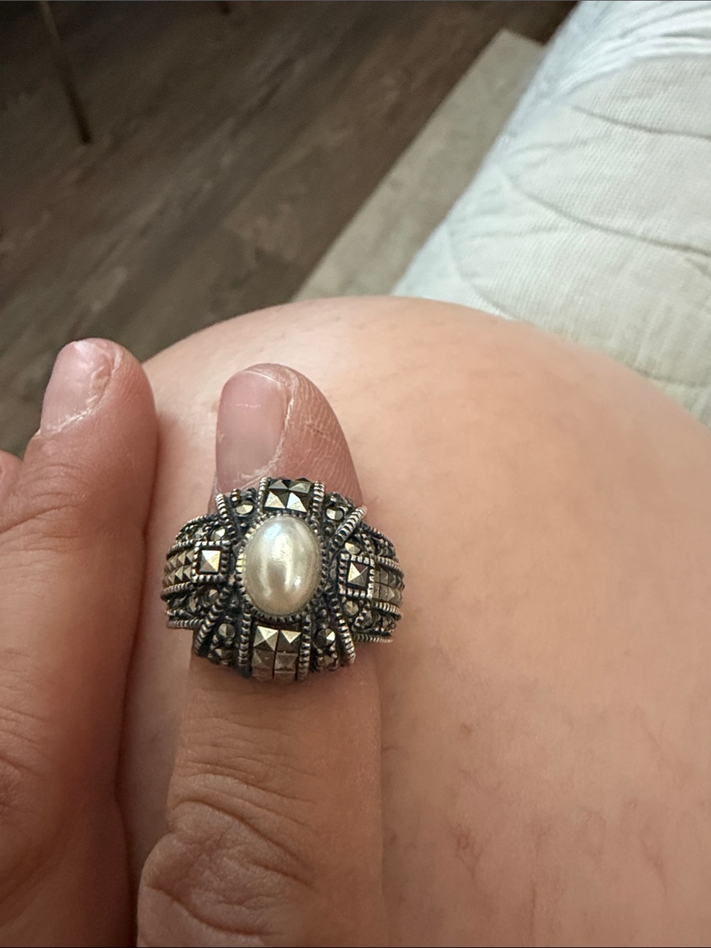 Vintage-Inspired Silver Pearl Statement Ring - White Pearl - size 5